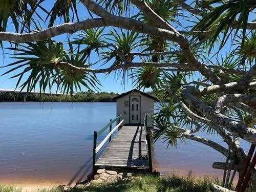 Holiday home Spacious Coastal Retreat Sleeps 10 5Mins Beach Maroochydore