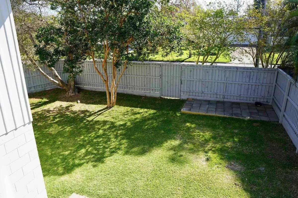 Spacious Coastal Retreat Sleeps 10 5Mins Beach Maroochydore Holiday home