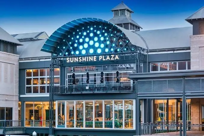 Spacious Coastal Retreat Sleeps 10 5Mins Beach Maroochydore 0*,