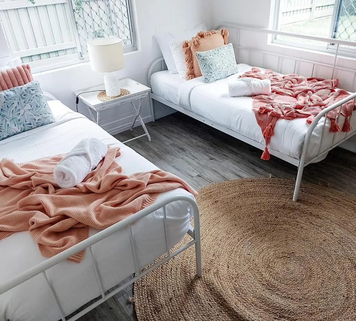 Spacious Coastal Retreat Sleeps 10 5Mins Beach Maroochydore