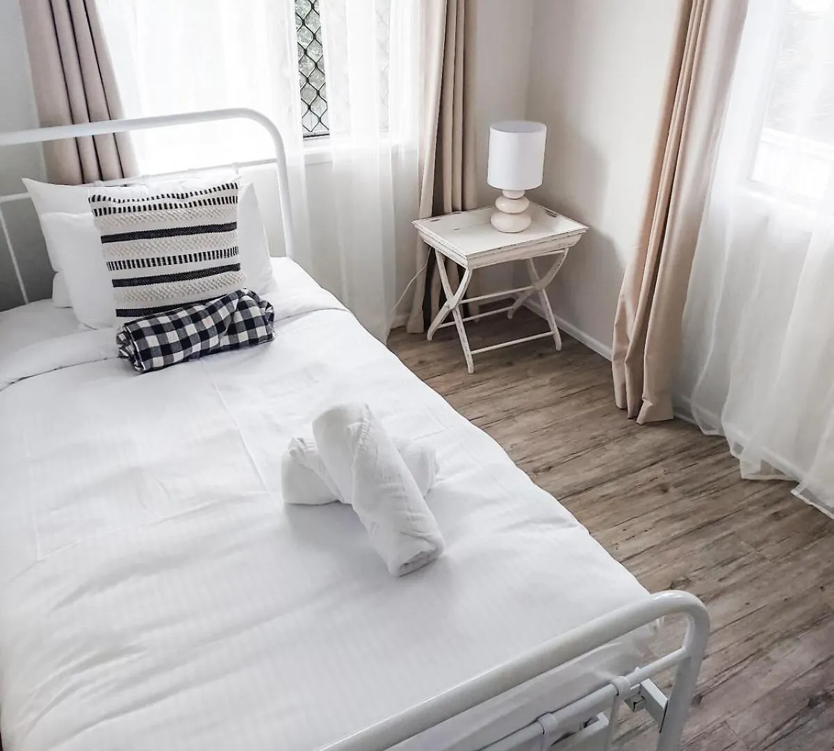 Spacious Coastal Retreat Sleeps 10 5Mins Beach Maroochydore Australia