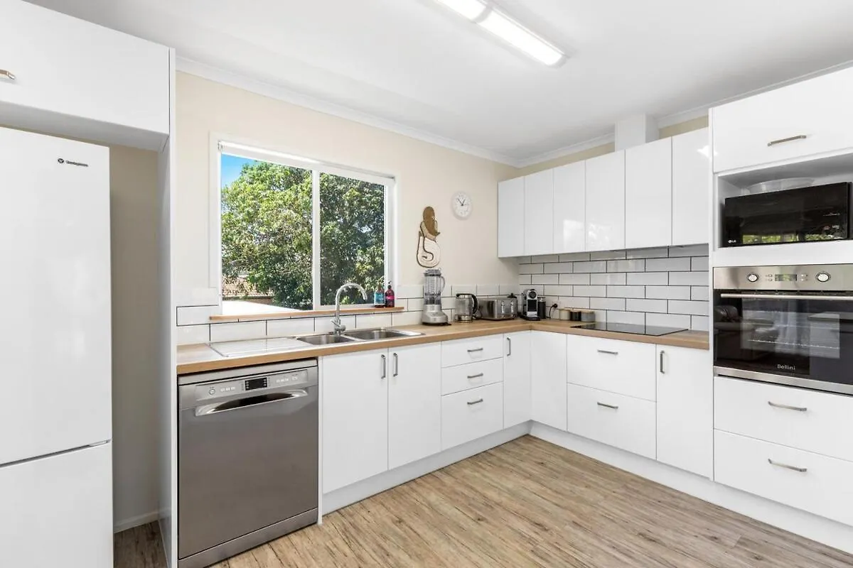 Spacious Coastal Retreat Sleeps 10 5Mins Beach Maroochydore Holiday home