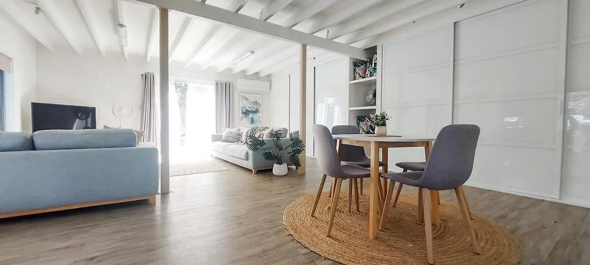 Spacious Coastal Retreat Sleeps 10 5Mins Beach Maroochydore Holiday home