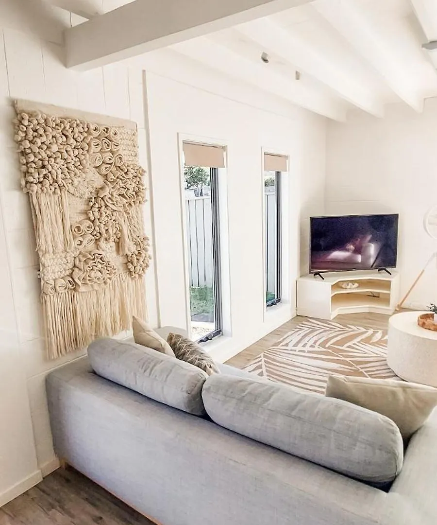 Spacious Coastal Retreat Sleeps 10 5Mins Beach Maroochydore 0*,