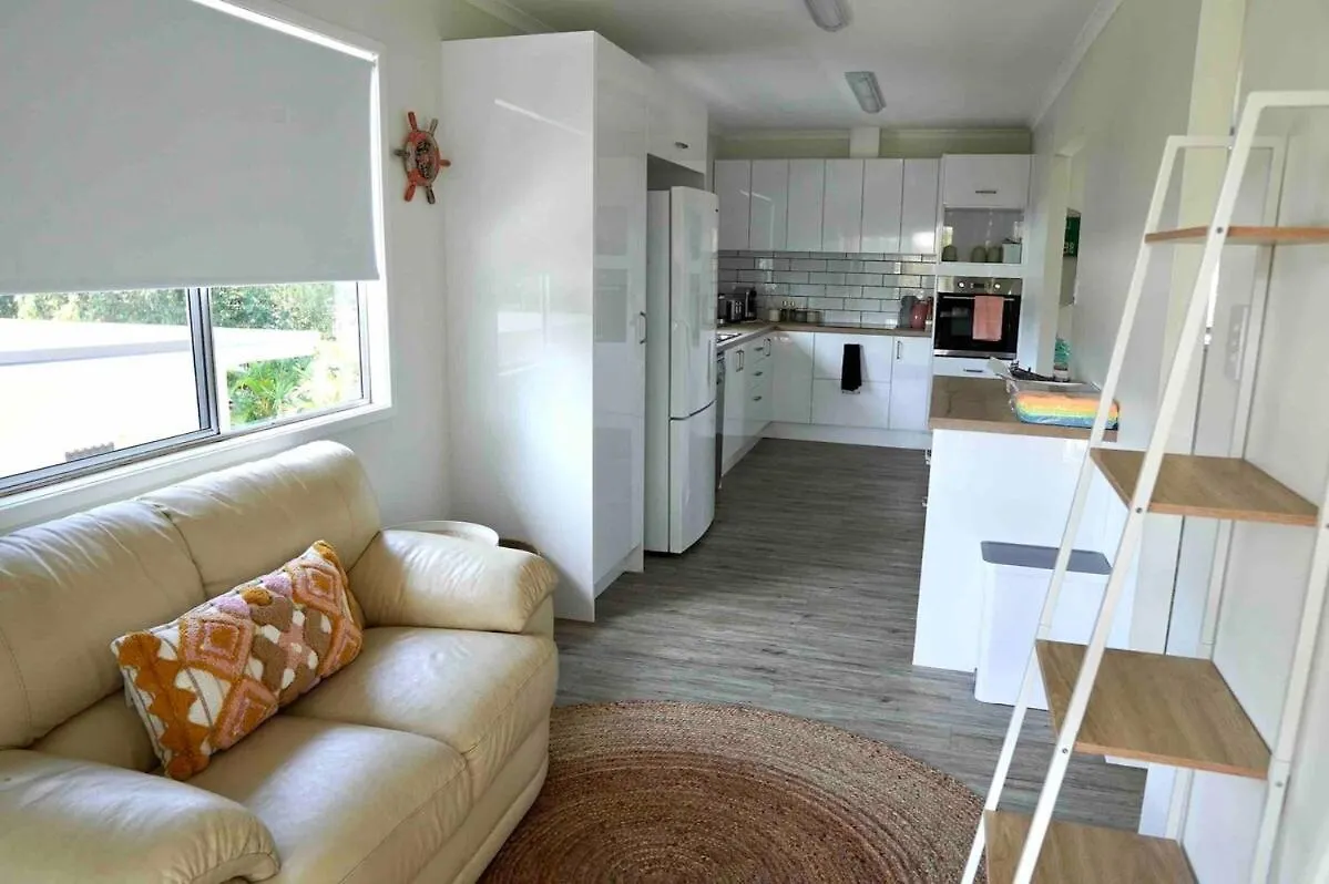 Spacious Coastal Retreat Sleeps 10 5Mins Beach Maroochydore 0*,  Australia
