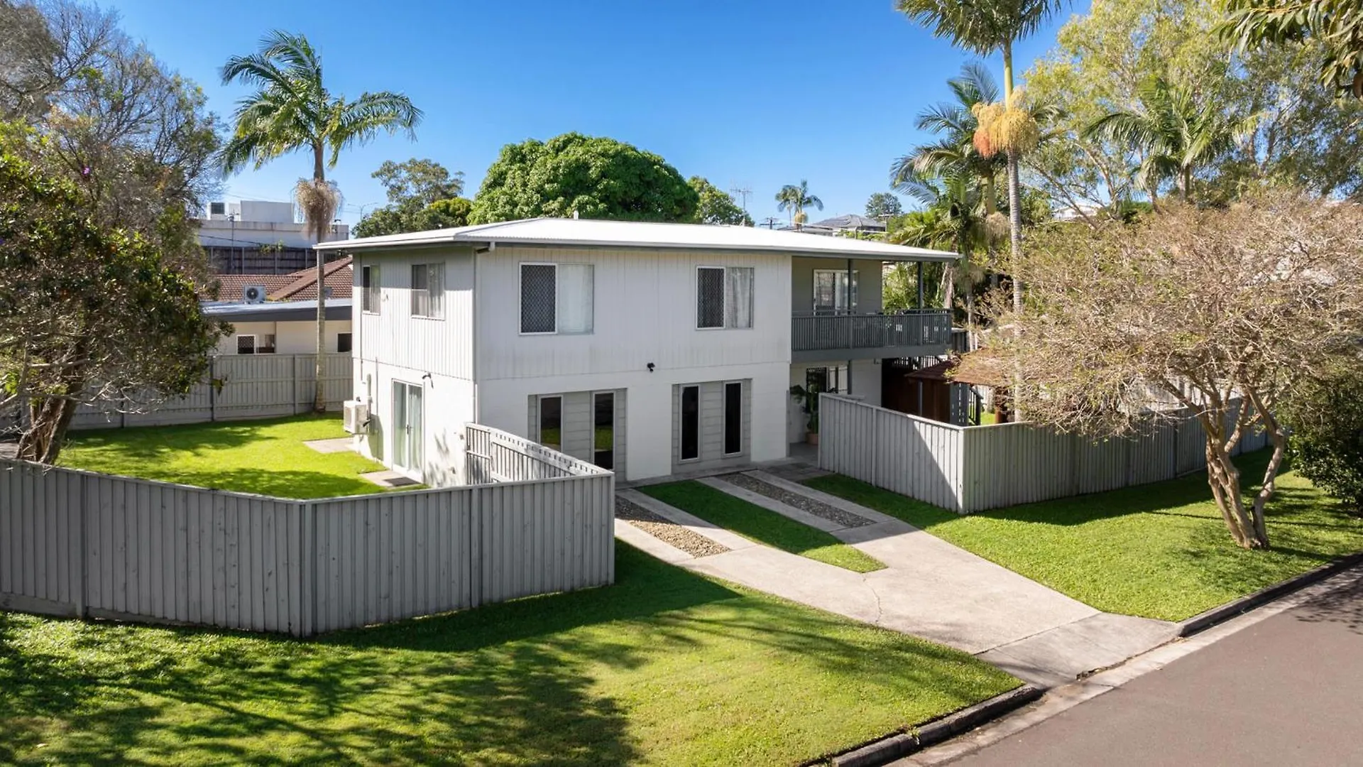 Spacious Coastal Retreat Sleeps 10 5Mins Beach Maroochydore 0*,  Australia