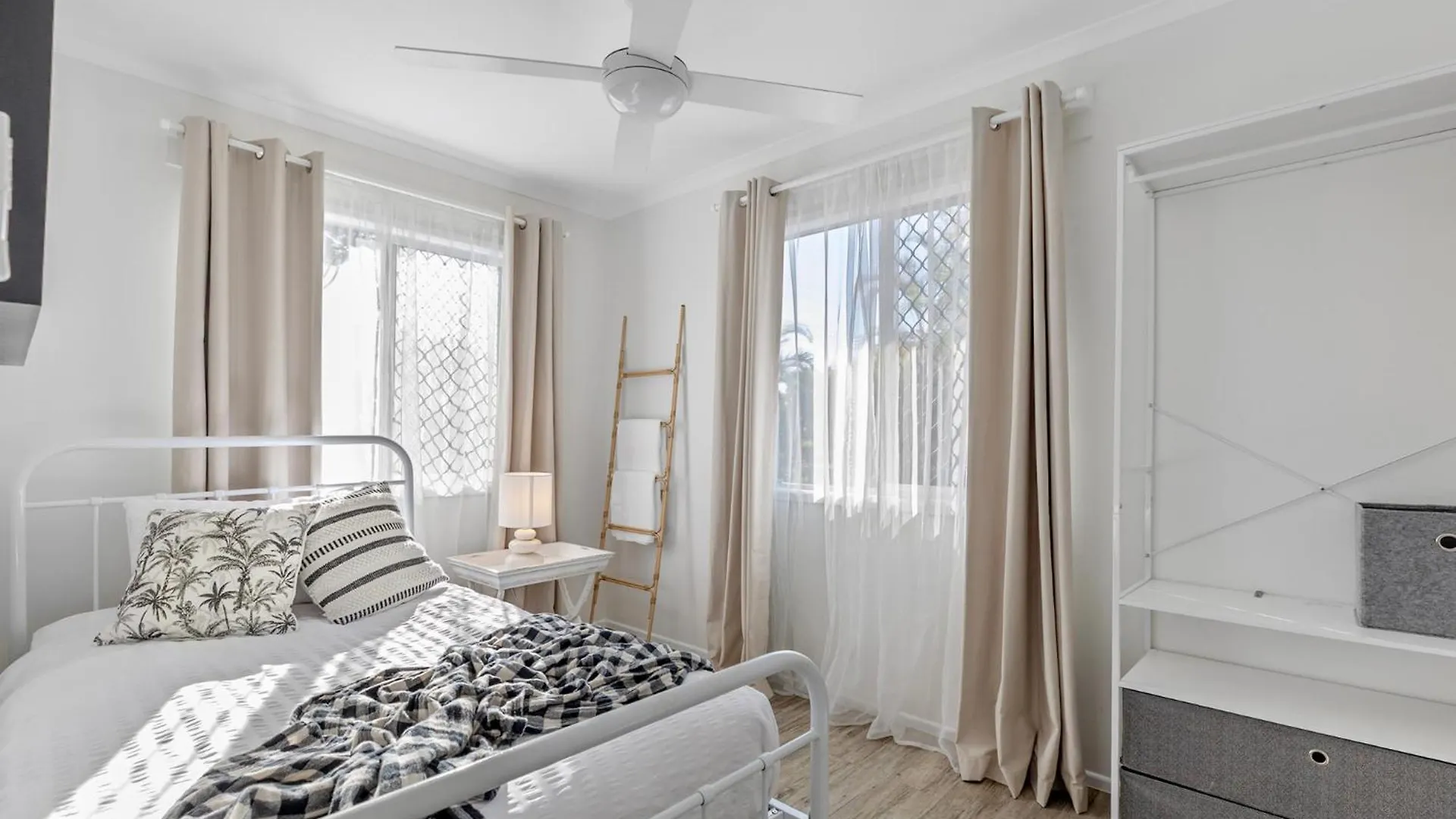 Spacious Coastal Retreat Sleeps 10 Pacman Fireplace 5Mins Beach Maroochydore 0*,