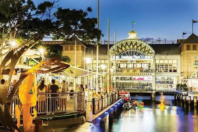 Ferienhaus Spacious Coastal Retreat Sleeps 10 5Mins Beach Maroochydore