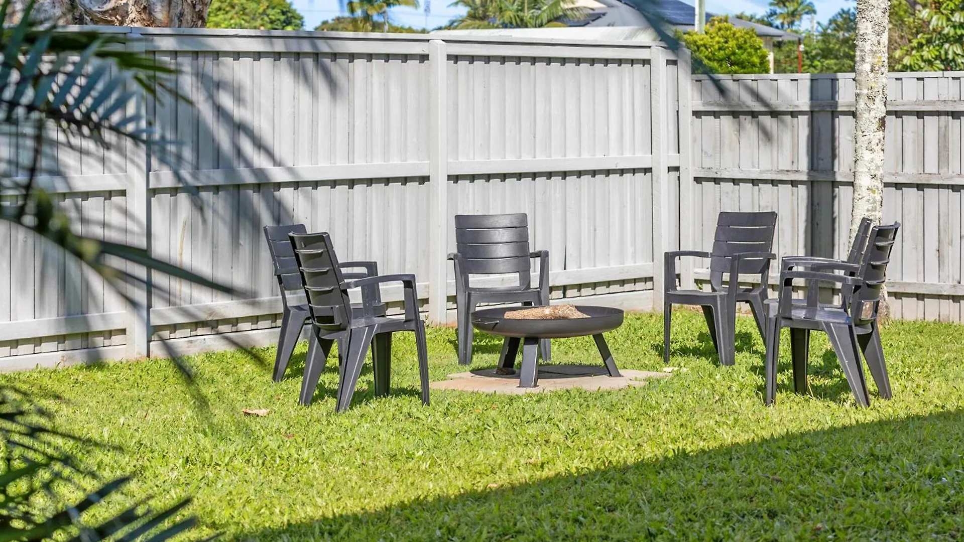 Vakantiehuis Spacious Coastal Retreat Sleeps 10 Pacman Fireplace 5Mins Beach Maroochydore Australië